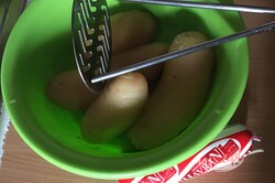 Príprava receptu Mäsovo kapustové bomby zapečené so zemiakovou kašou a strúhaným syrom, krok 1