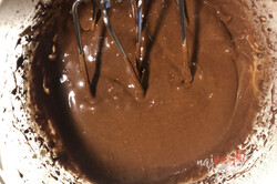 Príprava receptu Bombastický čokoládový dezert bez múky, ktorý sa doslova rozplýva na jazyku, krok 4