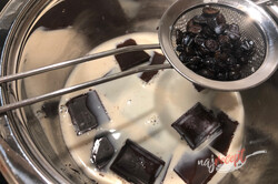 Príprava receptu Bombastický čokoládový dezert bez múky, ktorý sa doslova rozplýva na jazyku, krok 13