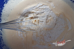 Príprava receptu Jablkový koláč z 1 misky. Žiadna práca a výsledok je vynikajúci., krok 2