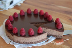 Príprava receptu Ako pripraviť nepečený extra čokoládový cheesecake s malinami, krok 2