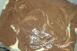 Príprava receptu Obrátený slivkový koláč s krémom z kyslej smotany, krok 2