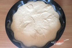 Príprava receptu Hrnčekový slivkový liaty koláč s mrveničkou, krok 2