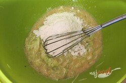 Príprava receptu Cuketová roláda s paradajkami a cesnakovou náplňou, krok 2