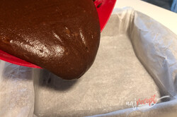 Príprava receptu Perfektná kombinácia brownies cesta s cheesecake krémom a malinami, krok 4