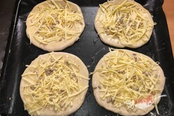 Príprava receptu Chlebové placky so syrom a semienkami, krok 4