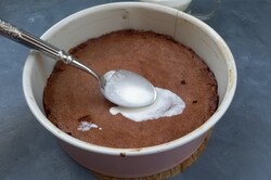 Vynikajúci recept na plačúcu tortu. Šťavnatá kakaová piškóta s výborným krémom za 30 minut., krok 1