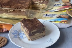 Príprava receptu Nepečené karamelovo-čokoládové rezy so sušienkami, krok 13
