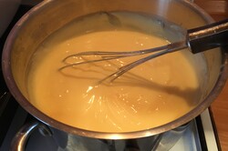 Príprava receptu Výborný makový zákusok s vanilkovým krémom a čokoládovou polevou, krok 8
