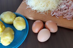 Príprava receptu Zemiakové groše so syrom a šunkou bez múky a strúhanky, krok 1