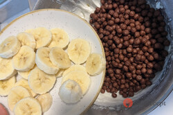 Príprava receptu Najobľúbenejší Nesquick zákusok s banánom a čoko orieškovou polevou, krok 3