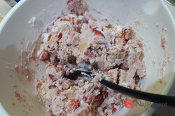 Príprava receptu Najrýchlejší nepečený koláč na svete - jahodový blesk s jogurtovým základom, krok 2