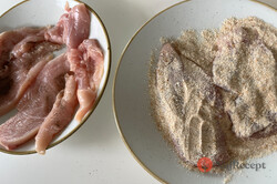 Príprava receptu Kuracie rezne vo výbornom slaninovom cestíčku. Dokonalá kombinácia šťavnatého mäsa, cesnaku a slaniny., krok 1