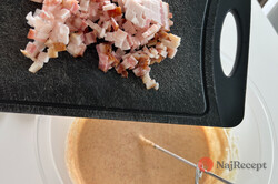 Príprava receptu Kuracie rezne vo výbornom slaninovom cestíčku. Dokonalá kombinácia šťavnatého mäsa, cesnaku a slaniny., krok 2