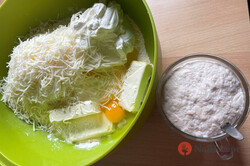Príprava receptu Krehké a chrumkavé syrové pagáče z kyslej smotany, krok 3