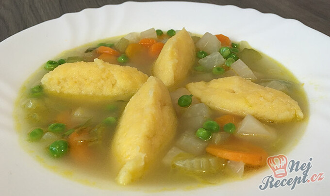 Recept Zeleninová polievka s krupicovými knedľami