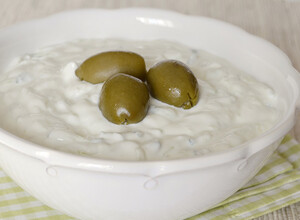 Recept Tzatziki - grécky jogurtový šalát s uhorkou