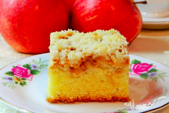 Recept Hrnčekový koláč s jablkami a posýpkou