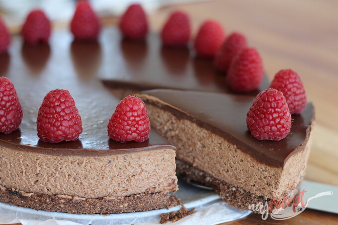 Recept Ako pripraviť nepečený extra čokoládový cheesecake s malinami