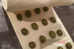 Príprava receptu Lístkové tyčinky s olivami z 3 surovin, krok 2