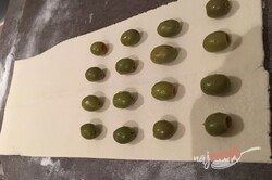 Príprava receptu Lístkové tyčinky s olivami z 3 surovin, krok 1