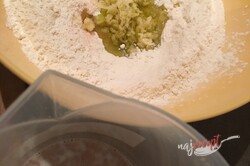 Príprava receptu Cesnakové bochníky posypané semienkami, krok 1