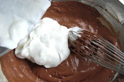 Príprava receptu Čokoládová pena s malinami, krok 2