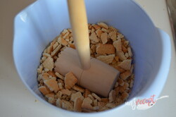 Príprava receptu Nepečená torta s krémom z kondenzovaného mlieka s jahodami a šľahačkou, krok 1