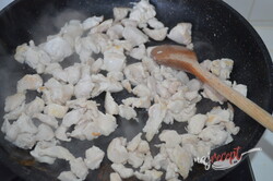 Príprava receptu Zapečené cestoviny (gnocchi) s kuracím mäsom a hlivou ustricovou, krok 1