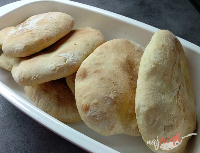 Recept Vynikajúca náhrada za obyčajné pečivo - PITA chlebíček s kefírom