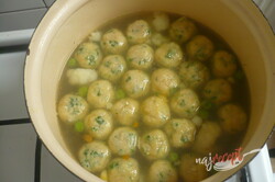 Príprava receptu Karfiolová polievka s petržlenovými haluškami, krok 3