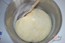Príprava receptu Kysnuté lekvárové knedle s vanilkovou omáčkou, krok 2
