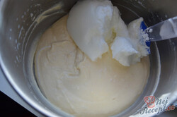 Príprava receptu Nadýchané jogurtové lievance, krok 1