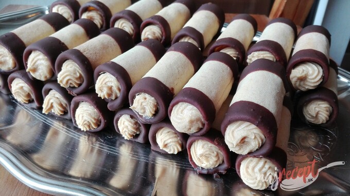 Recept Medové trubičky máčané v čokoláde