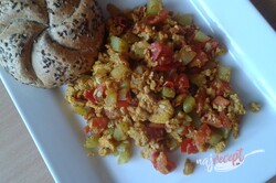 Príprava receptu Vajíčka so zeleninou na kari a oregáne, krok 2