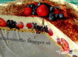 Recept Nepečený javorový cheesecake s lesným ovocím