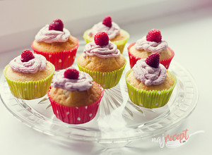 Recept Vanilkové cupcakes s malinovým krémom