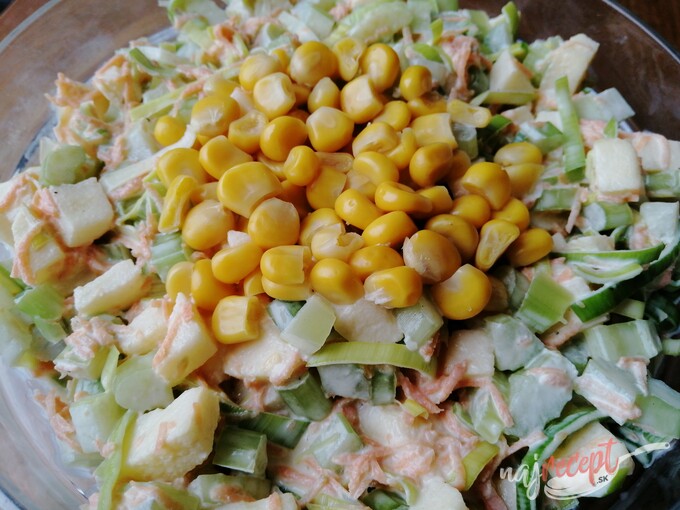Recept Výborný zelerový šalát, ktorý dokonale nahradí obľúbený zemiakový šalát