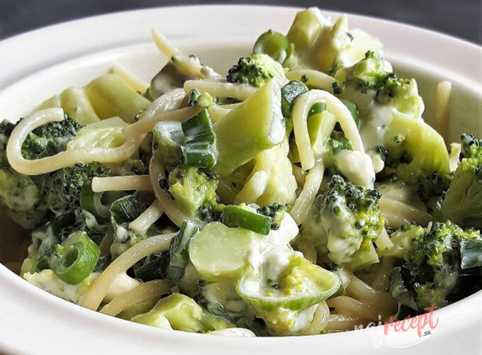 Recept Špagety s brokolicou a nivou
