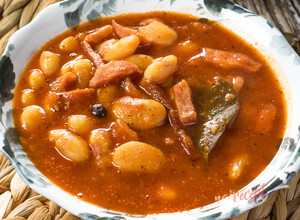 Recept Najlepšia a najsýtejšia Maďarská fazuľová polievka. Odporúčame variť na všetky sviatky.