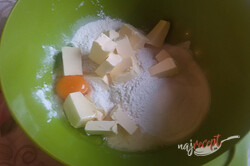 Príprava receptu Linecký orechový koláčik sa žĺtkovou polevou, krok 1
