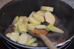 Príprava receptu Paštéta z kuracej pečienky s jablkami, krok 3