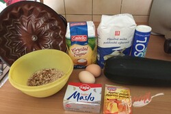Príprava receptu Cuketová bábovka s orechmi, krok 1