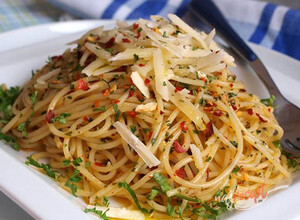 Spaghetti aglio olio e peperoncino - najlepší recept na pravé talianské špagety s cesnakom