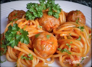 Recept Špagety v zeleninovej omáčke s mäsovými guľkami
